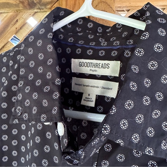 GOODTHREADS Men’s standard short sleeve button up shirt- size small- new - Picture 2 of 5